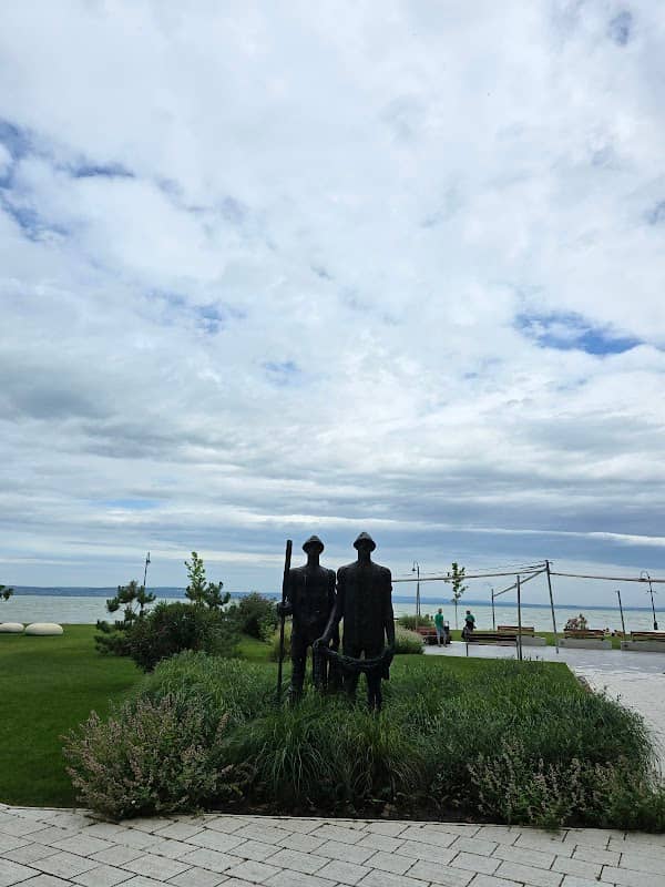 Fishermen and Ferryman Statue - Image 2