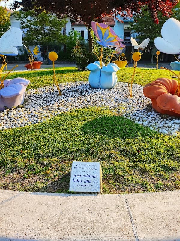 Rotatoria delle farfalle - Image 1