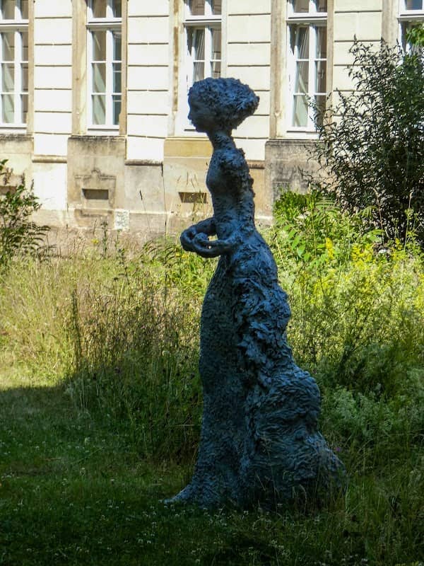 Skulptur beim Schloss - Image 2