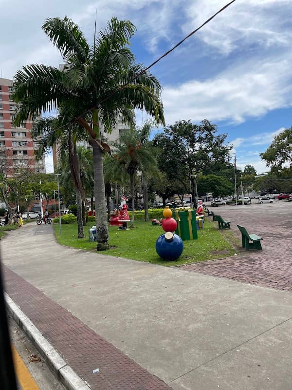 Praça dos Namorados - Image 1