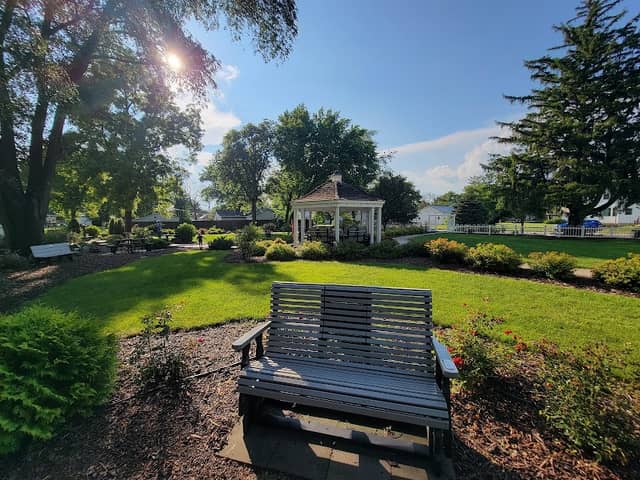 Gazebo Park - Image 1