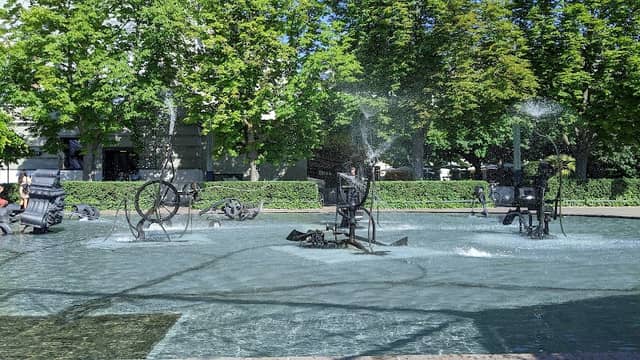 BaselCitytour. Bus-Stop 01 - Tinguely Brunnen - Image 3