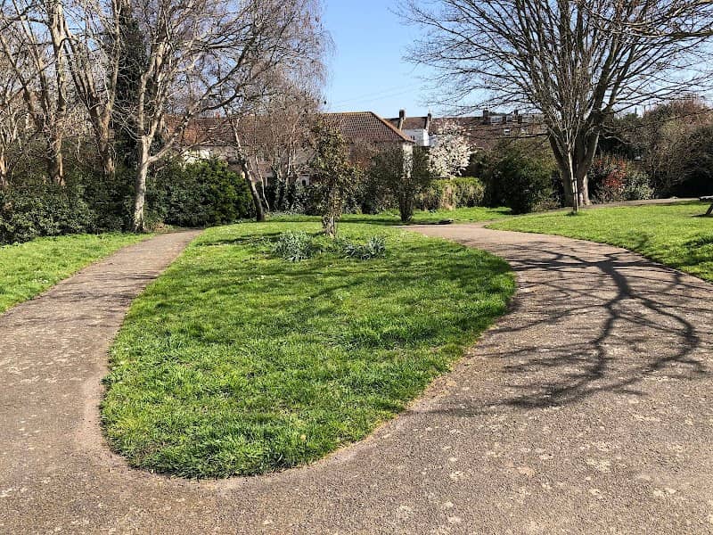 Cross Roads Rest Gardens - Image 1