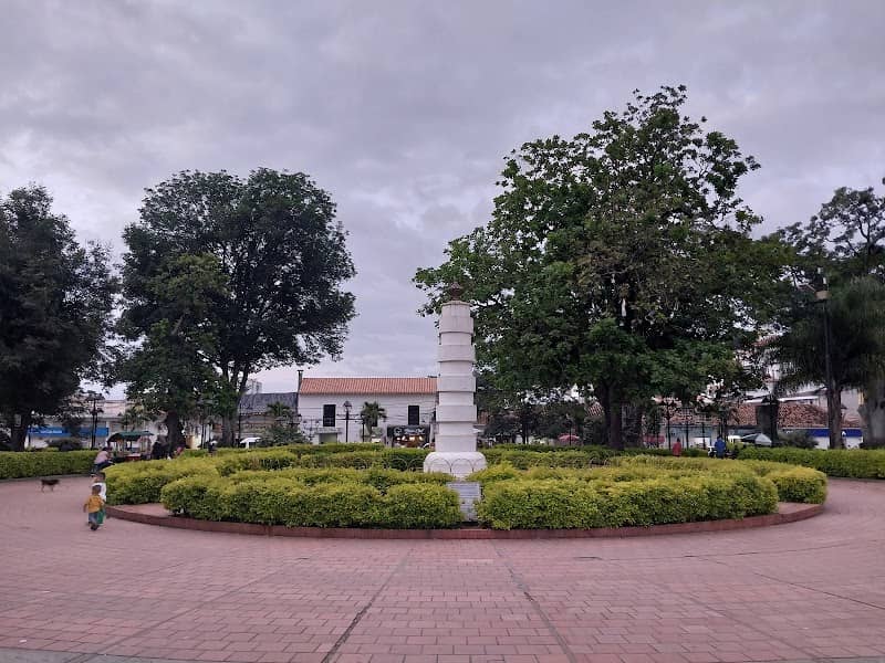 Column Freedom of Slaves - Image 1