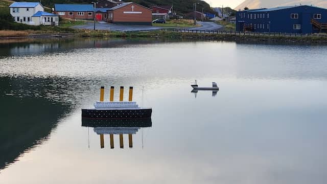 Heart Lake Floating Model Boat Display - Image 1