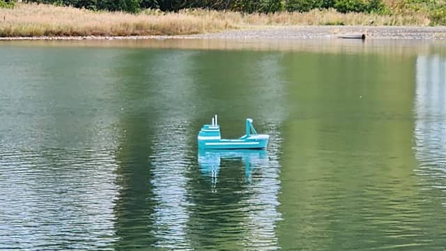 Heart Lake Floating Model Boat Display - Image 2