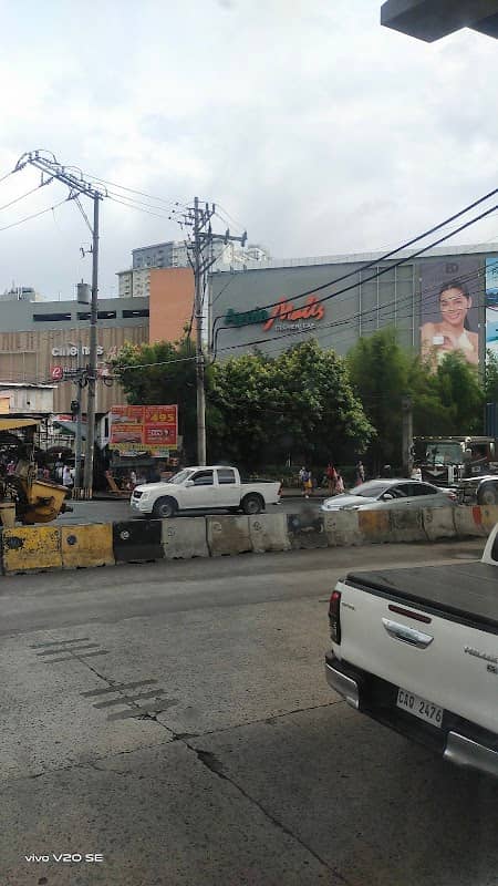 Balintawak Cloverleaf Park - Image 2