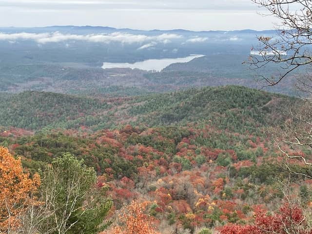 Pinnacle Trailhead and Parking - Image 1