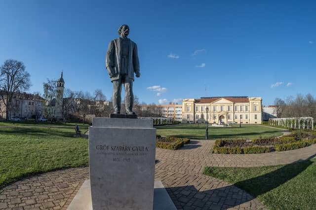 Gróf Szapáry Gyula szobor - Image 1