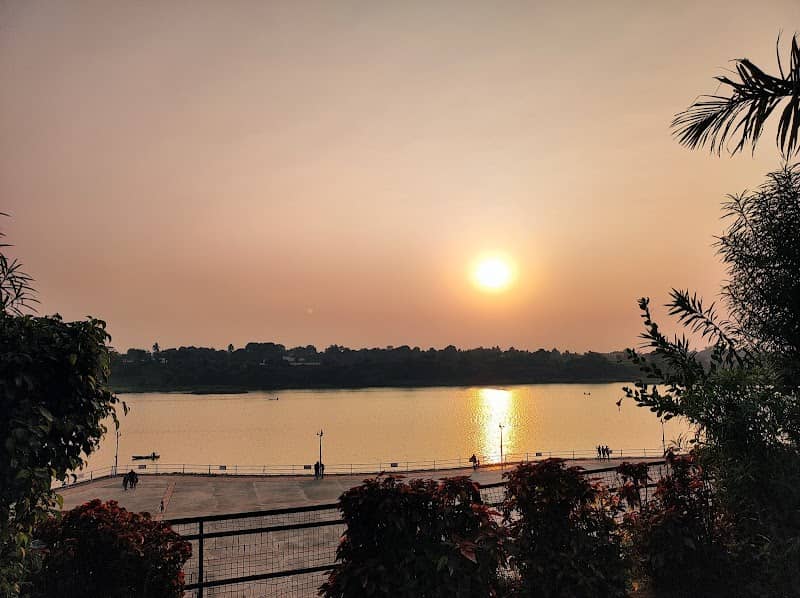 Riverfront Garden (Tapi Garden) - Image 1