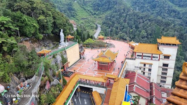 Chin Swee Caves Temple - Image 1