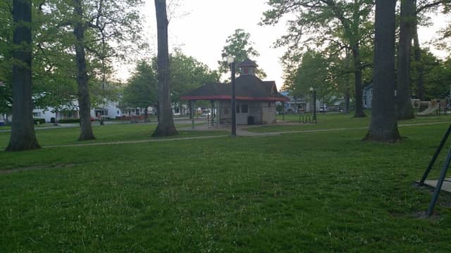 Robert's Grove - Image 1