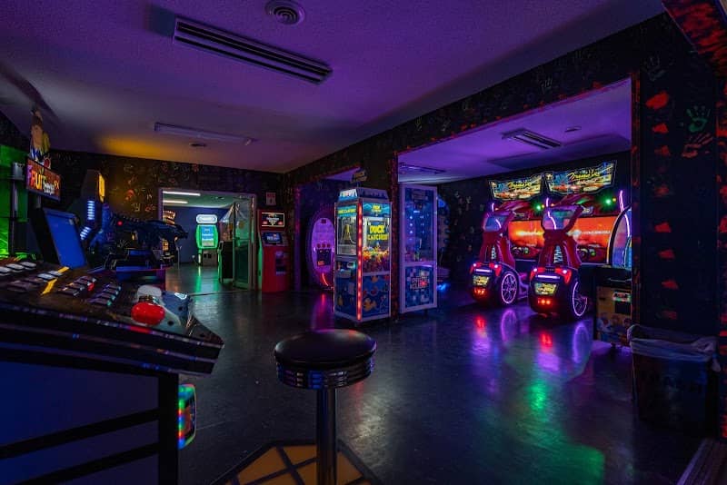 Bogey's Family Fun Center - Image 2