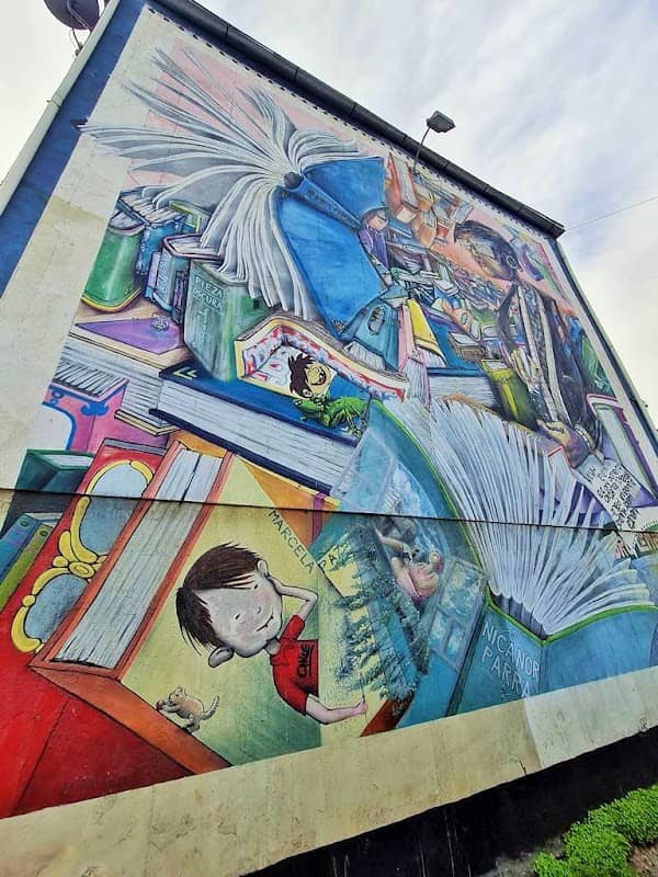Mural Escritores chilenos - Image 1