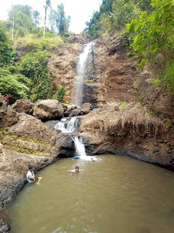 Parkiran utama Motor dan Mobil Curug Cina - Image 1
