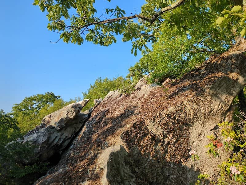 The Queen's Chair Rock - Image 1