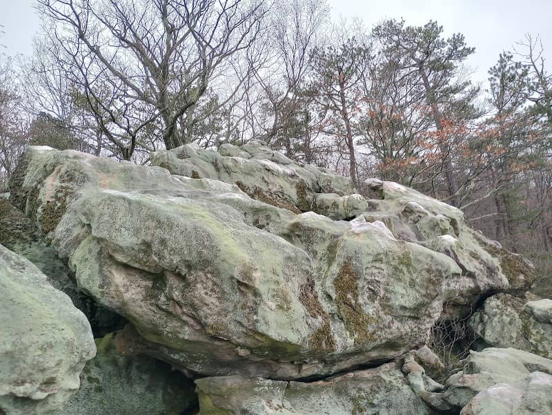 The Queen's Chair Rock - Image 2