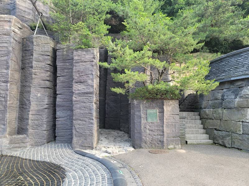 안양예술공원 인공폭포 - Image 1