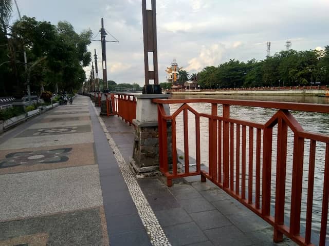 Taman Siring Sungai Martapura, Banjarmasin - Image 1