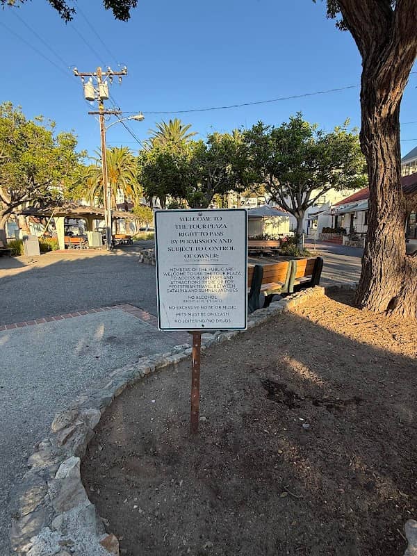 Motor Tour Plaza - Image 1