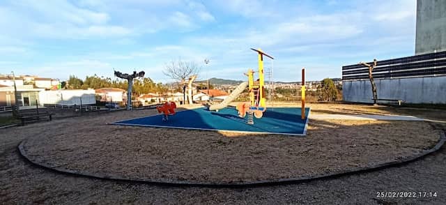 Parque infantil da urbanização da rua Nova - Image 1