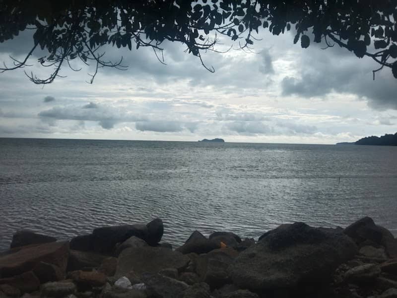 Pantai Permatang Damar Laut - Image 1
