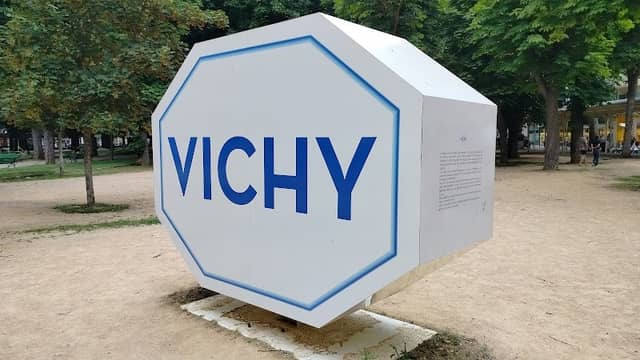 Statue pastille Vichy - Image 1