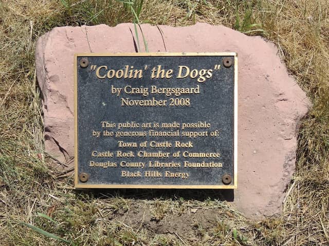 Coolin' the Dogs Statue - Image 3