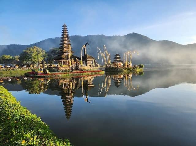 Ulun Danu Temple Boat Tour - Image 2