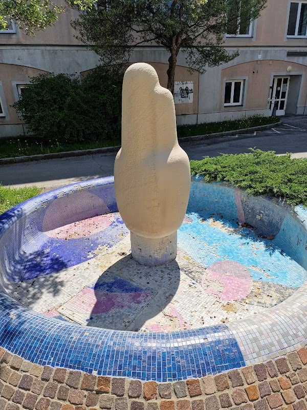 Ulli Löscher Brunnen - Image 1