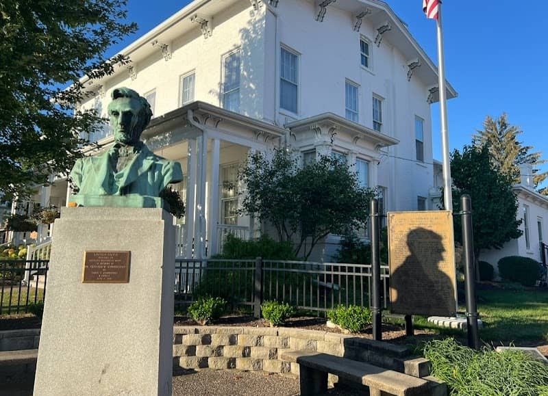 Abraham Lincoln Statue - Image 1