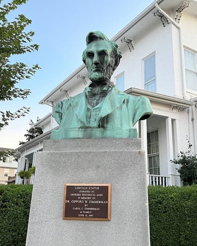 Abraham Lincoln Statue - Image 2