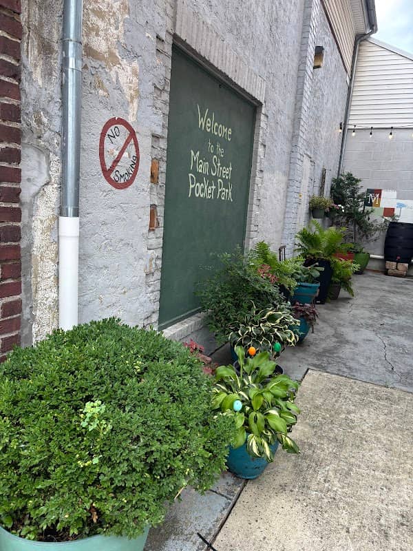 Main street pocket park - Image 1