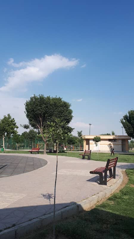 Mollsadra Park - Image 1
