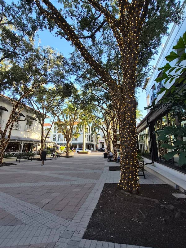 Naples Courtyard - Image 2