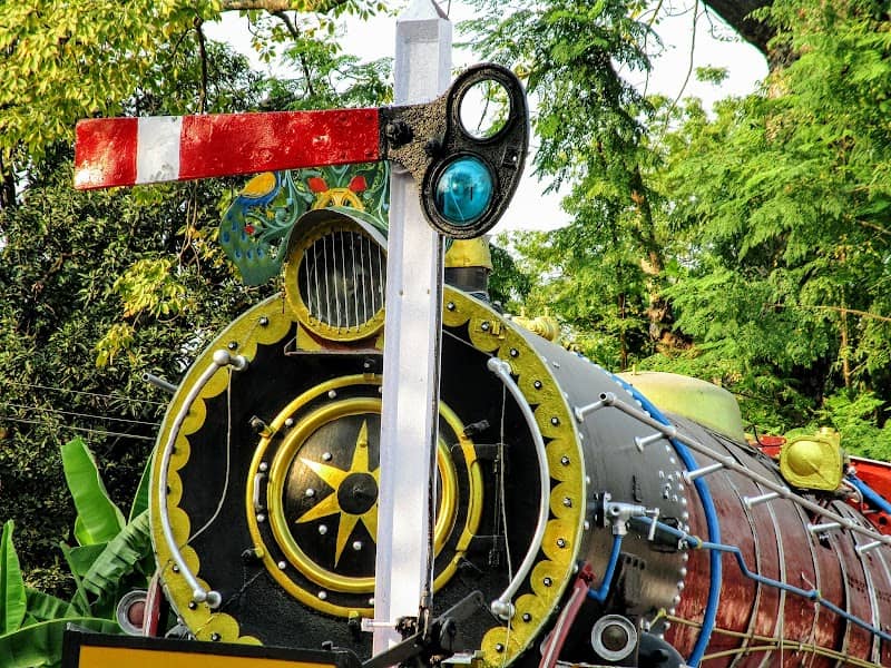 Vintage old Steam Engine - Image 1