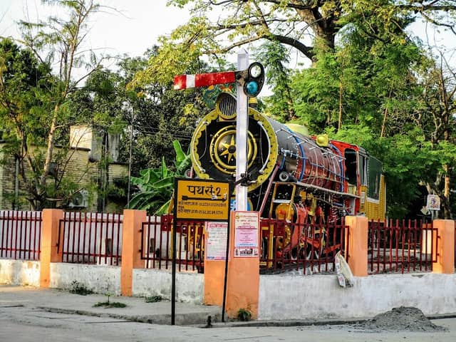 Vintage old Steam Engine - Image 2