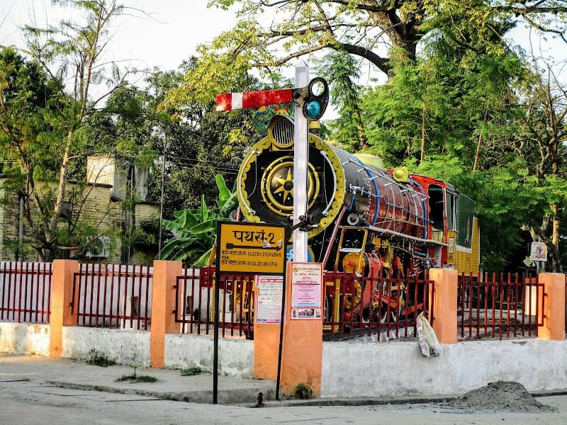 Vintage old Steam Engine - Image 2