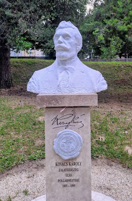 Kovács Károly szobor - Image 2