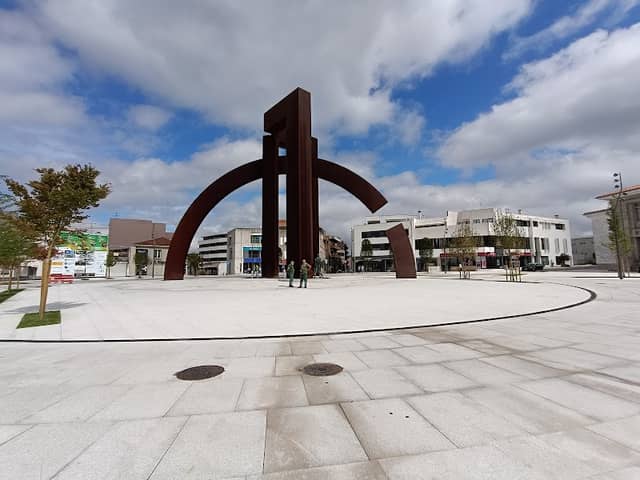 Monumento ao Marceneiro - Image 2