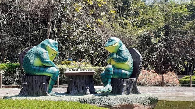 Frog Statu - Image 3