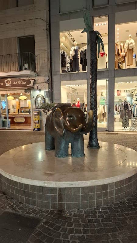 Monumento elefante di bronzo - Image 1