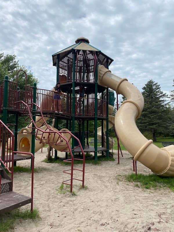 Henry Street Park - Image 1