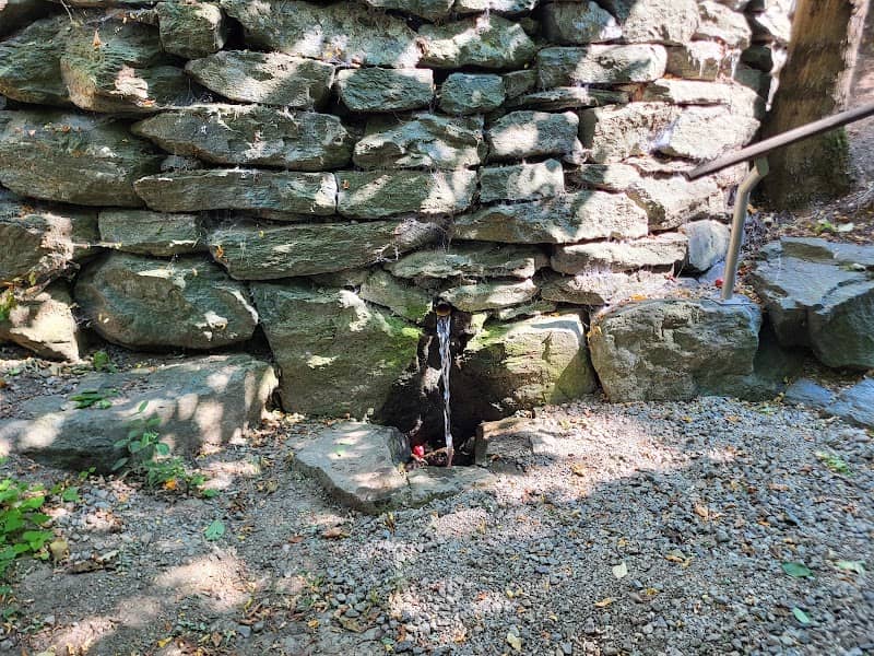 Kulturpfad Hirm: Schwefelbrunnen - Image 1