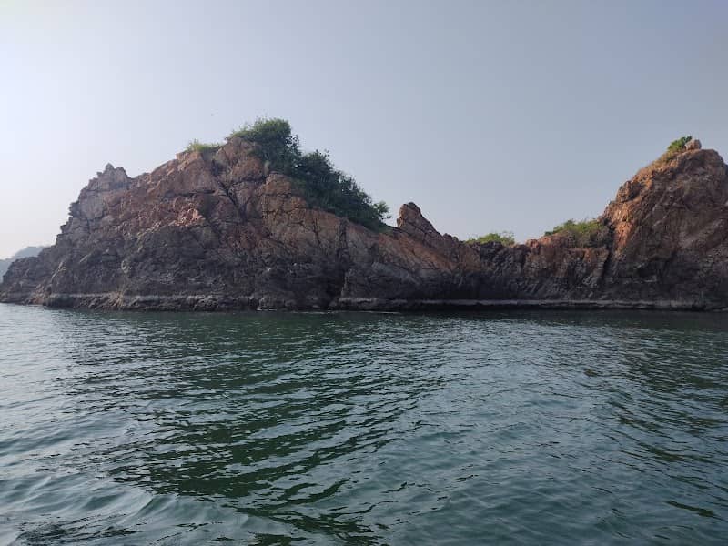 Golden Rock, Nivti Beach निवति बीच - Image 1