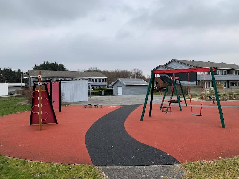 Gulnebbveien Lekeplass - Image 1