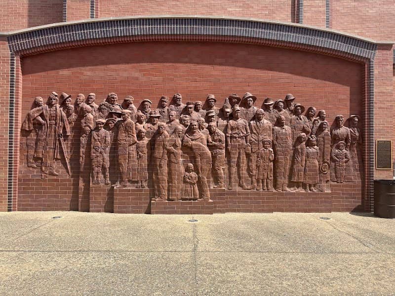 Temple Plaza - Image 1