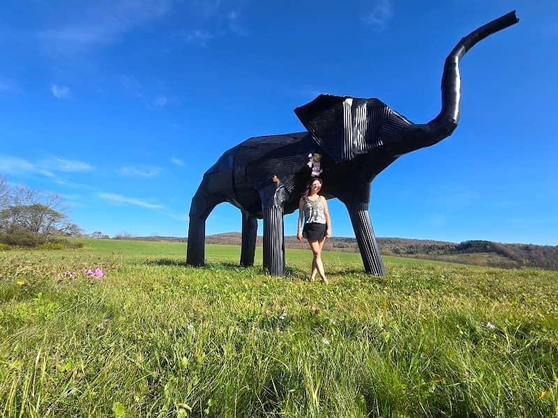 Vine elephant sculpture - Image 1