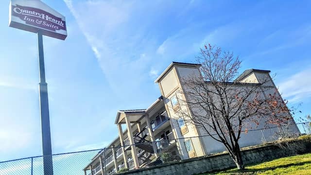 Country Hearth Inn & Suites Cayce / Columbia - Image 1