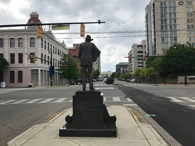 Hank Williams Statue - Image 2